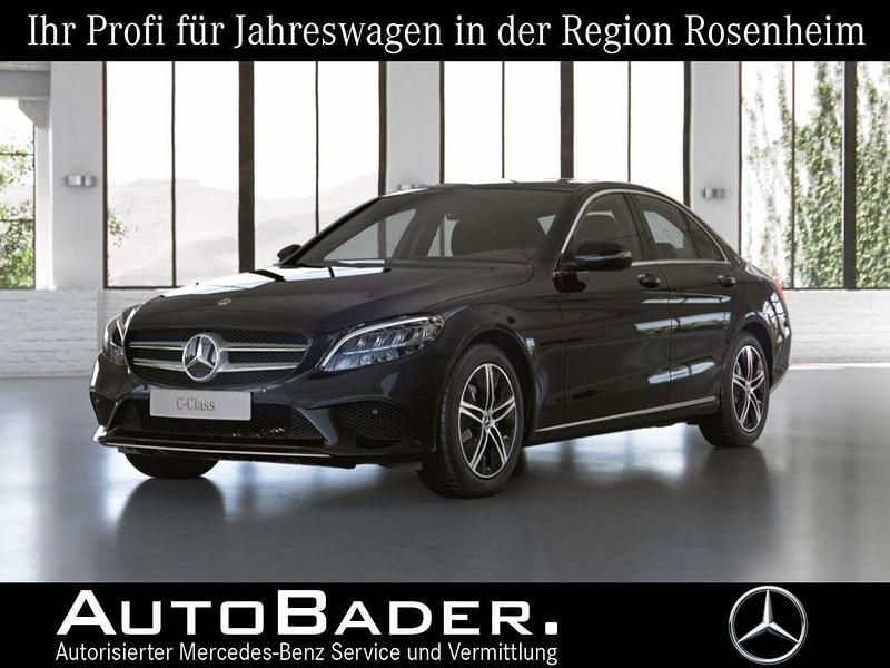197 obsidianschwarz Gebraucht 2021 Mercedes C180 Avantgarde Limousine | 26.395 € (Fairer Preis) - Bild 1/4