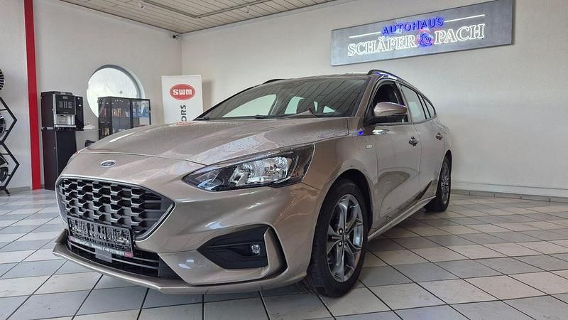 Grau Gebraucht 2019 Ford Focus ST-Line Limousine | 15.299 € (Fairer Preis) - Bild 1/4