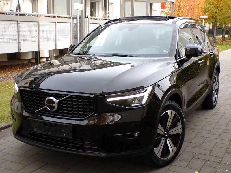 Schwarz Gebraucht 2022 Volvo XC40 Ultimate SUV | 30.840 € (Etwas zu teuer) - Bild 1/4