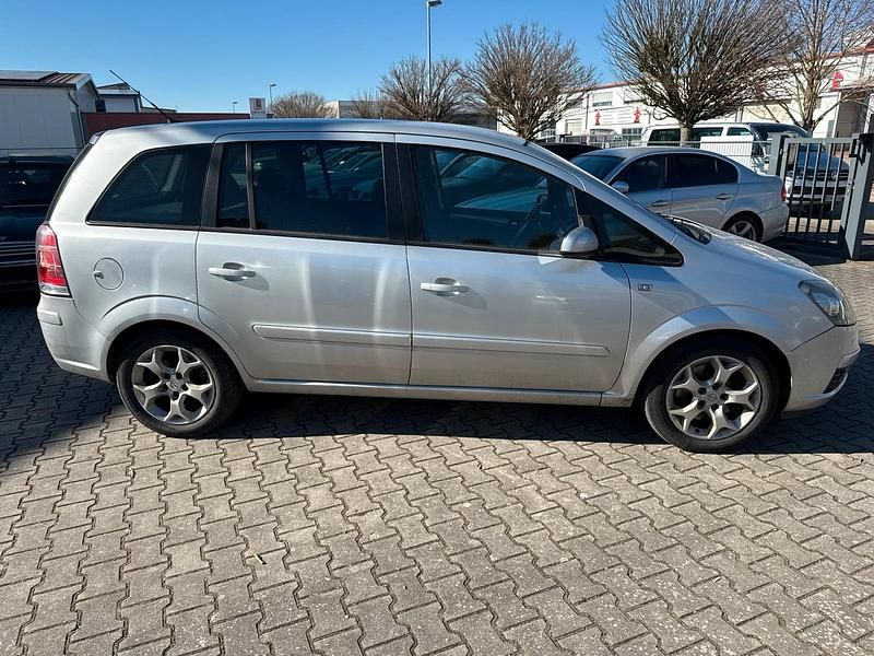 Gebraucht Opel Zafira 110 PS (80 kW) 2008 Silber Van / Kleinbus