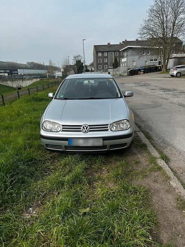 Gebraucht VW Golf IV 100 PS (73 kW) 2000 Silber Kleinwagen