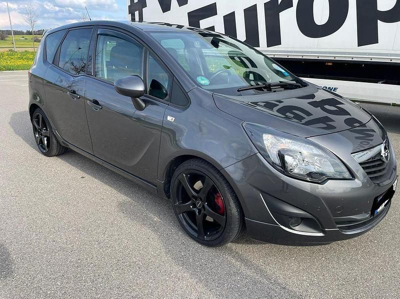 Gebraucht Opel Meriva Design Edition 137 PS (100 kW) 2011 Grau Van / Kleinbus