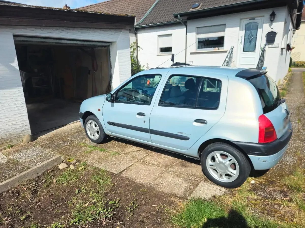 Gebraucht Renault Clio II 75 PS (55 kW) 2001 Silber Kleinwagen