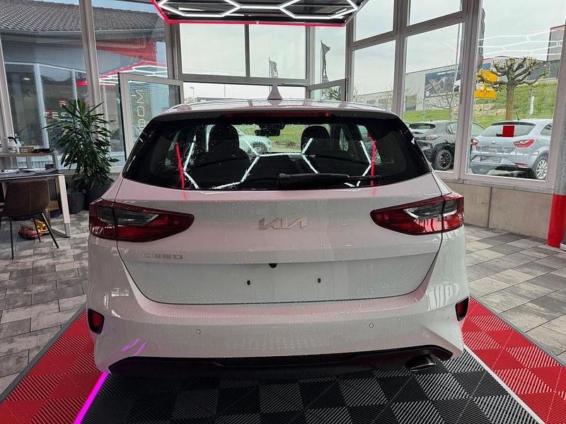 Neu Kia Ceed Vision 101 PS (74 kW) 2025 Other Kleinwagen