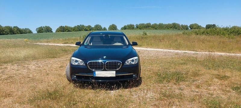Gebraucht BMW 750 408 PS (300 kW) 2009 Blau Limousine