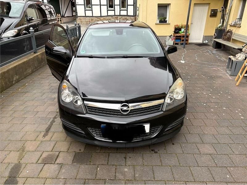 Gebraucht Opel Astra GTC Innovation 90 PS (66 kW) 2008 Schwarz Limousine