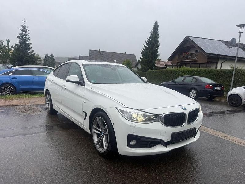 Weiß Gebraucht 2014 BMW 330 Gran Turismo Comfort Edition Limousine | 17.499 € (Etwas zu teuer) - Bild 1/4