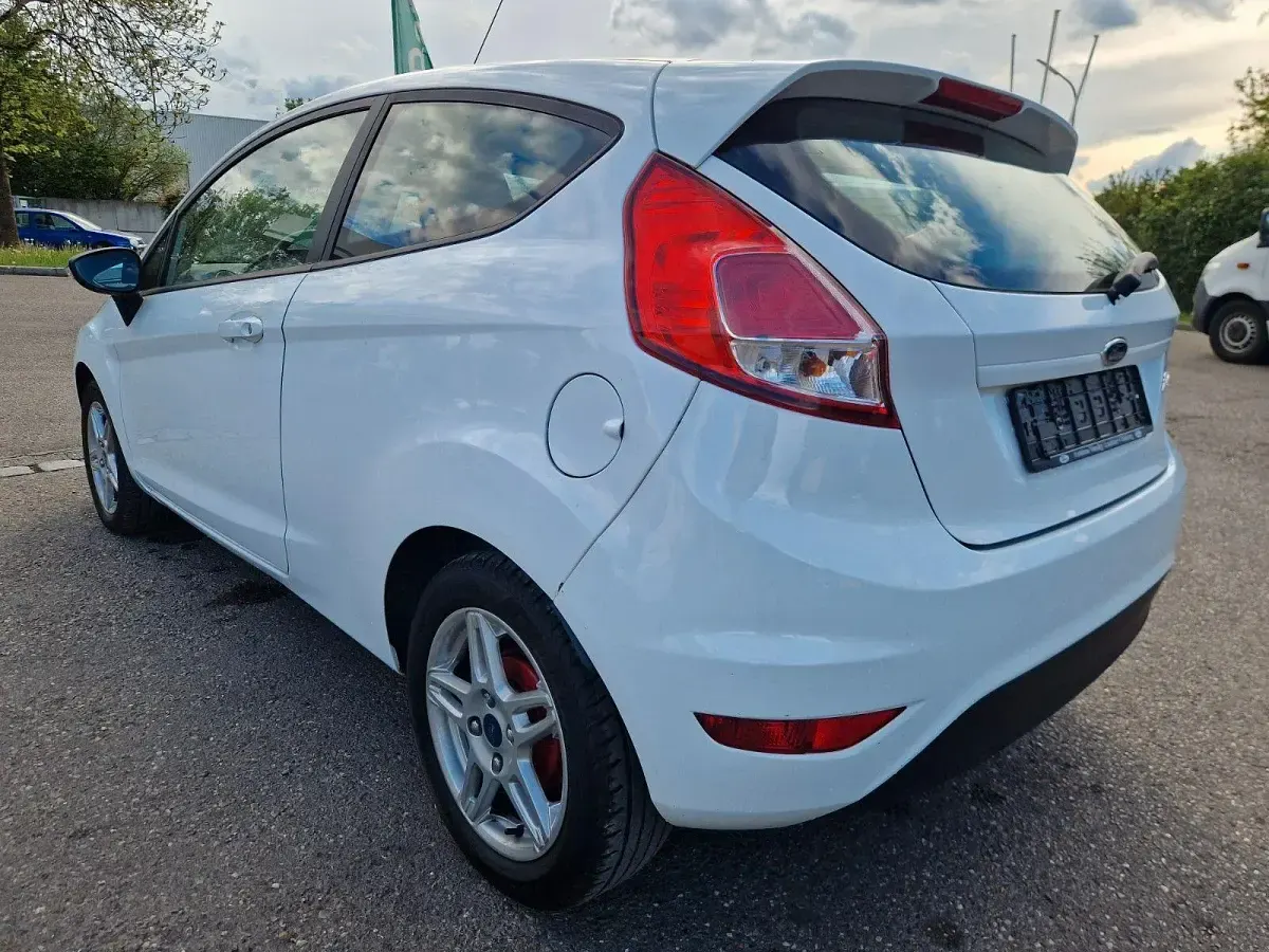 Second-hand Ford Fiesta Trend 60 CP (44 kW) 2014 Alb Hatchback