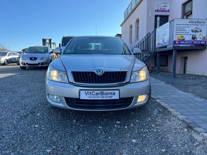 Silber Gebraucht 2010 Skoda Octavia Ambiente Kombi | 2.999 € (Guter Preis) - Bild 1/4