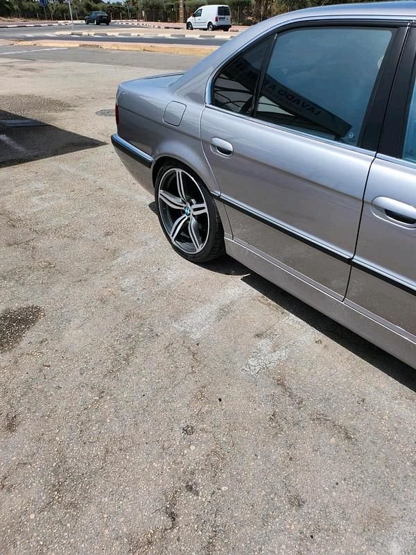 Gebraucht BMW 750 326 PS (239 kW) 1999 Silber Limousine