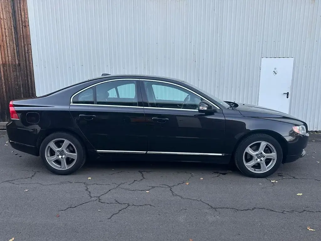 Gebraucht Volvo S80 163 PS (119 kW) 2011 Ember black Limousine