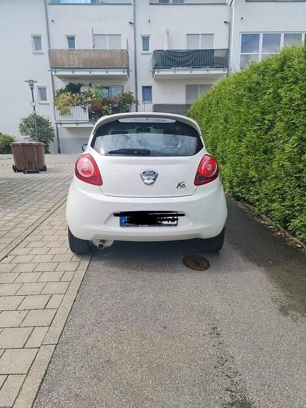 Gebraucht Ford Ka Titanium 69 PS (50 kW) 2012 Weiß Kleinwagen