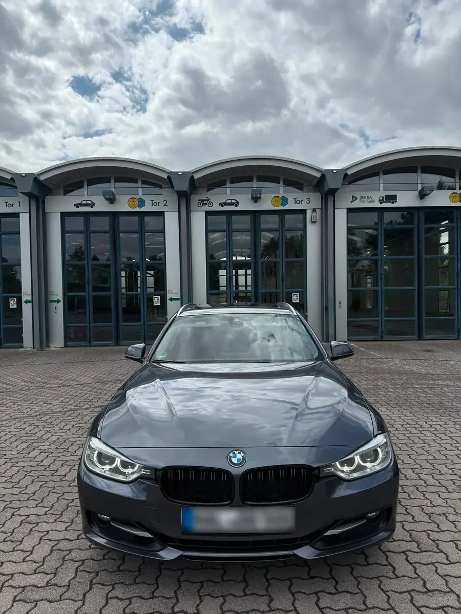 Gebraucht BMW 320 184 PS (135 kW) 2012 Grau Kombi