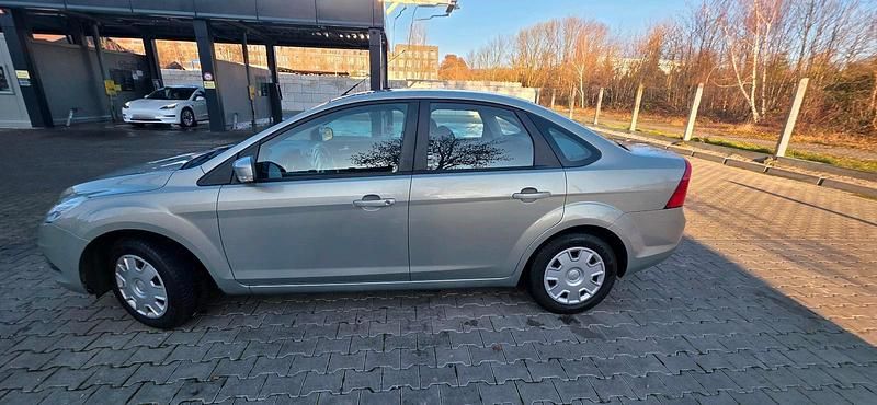 Gebraucht Ford Focus 101 PS (74 kW) 2009 Silber Limousine