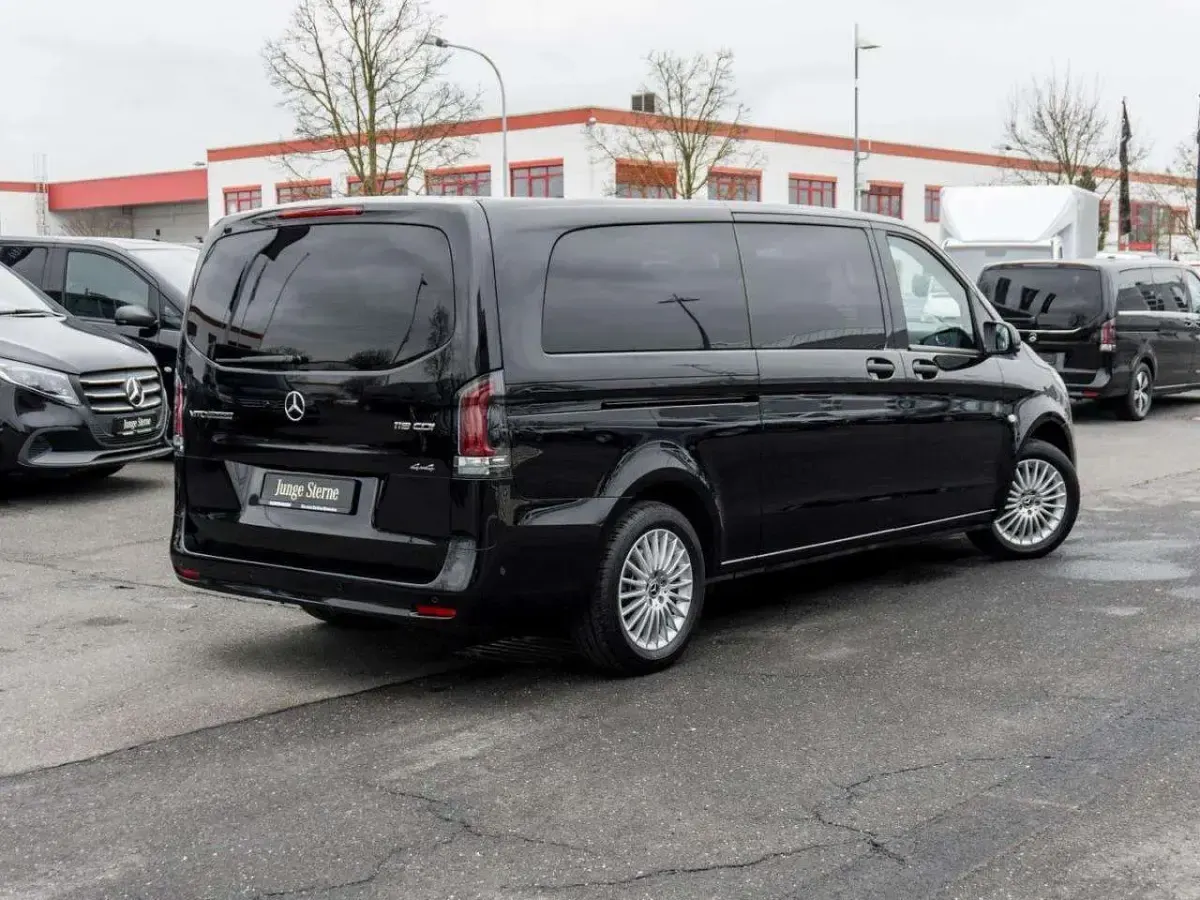 Second-hand Mercedes Vito 190 CP (139 kW) 2025 Negru Van