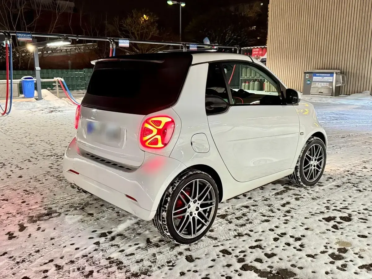 Gebraucht Smart ForTwo Cabrio Brabus 90 PS (66 kW) 2016 Weiß Cabrio