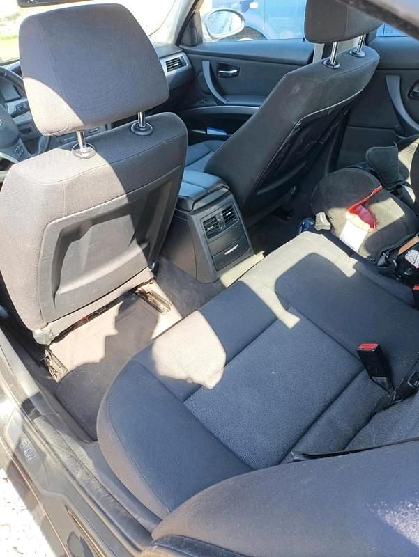 Second-hand BMW 320 150 CP (110 kW) 2007 Negru Berlinǎ