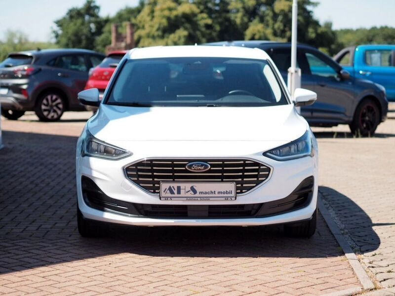 Używany Ford Focus Titanium 125 KM (91 kW) 2022 Biały Sedan/Limuzyna