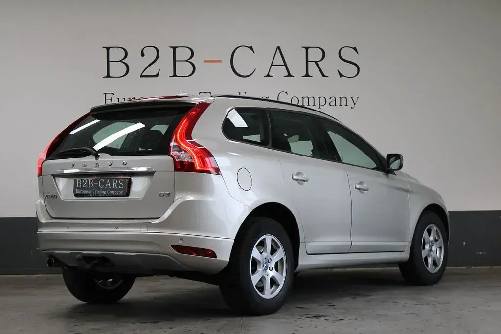 Używany Volvo XC60 Kinetic 150 KM (110 kW) 2017 Beżowy SUV
