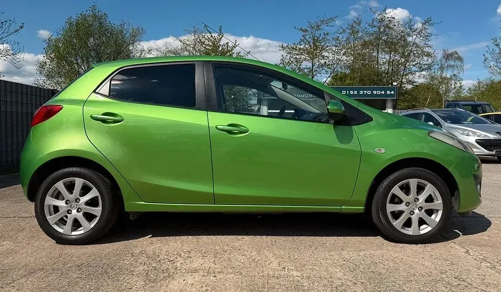 Gebraucht Mazda 2 Active 75 PS (55 kW) 2011 Grün Kleinwagen