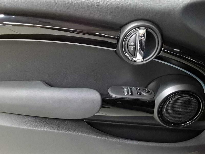 Gebraucht Mini Cooper S Classic 178 PS (130 kW) 2022 Midnight black metallic Kleinwagen