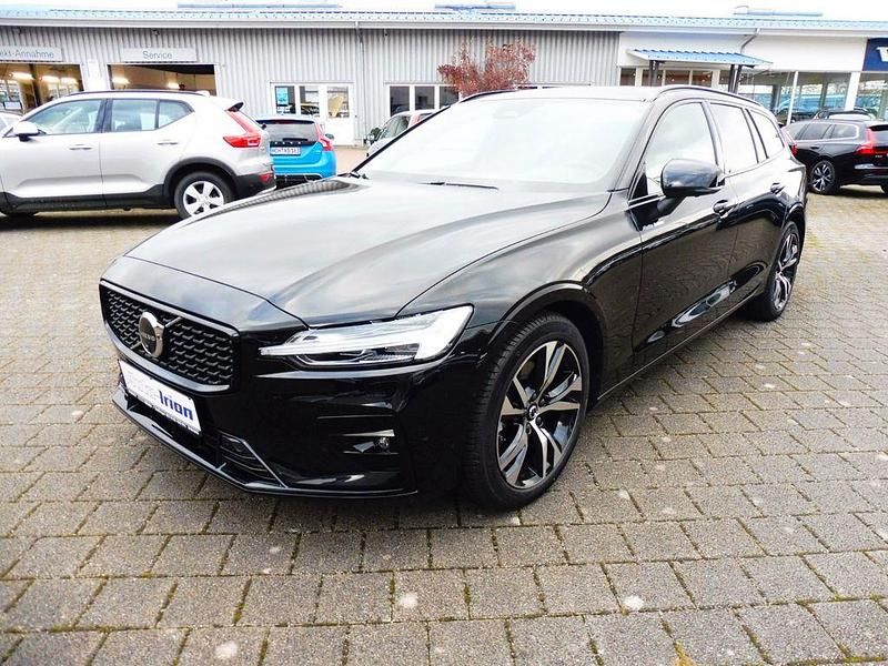 Gebraucht Volvo V60 Plus 197 PS (144 kW) 2025 Onyx black / metallic Kombi