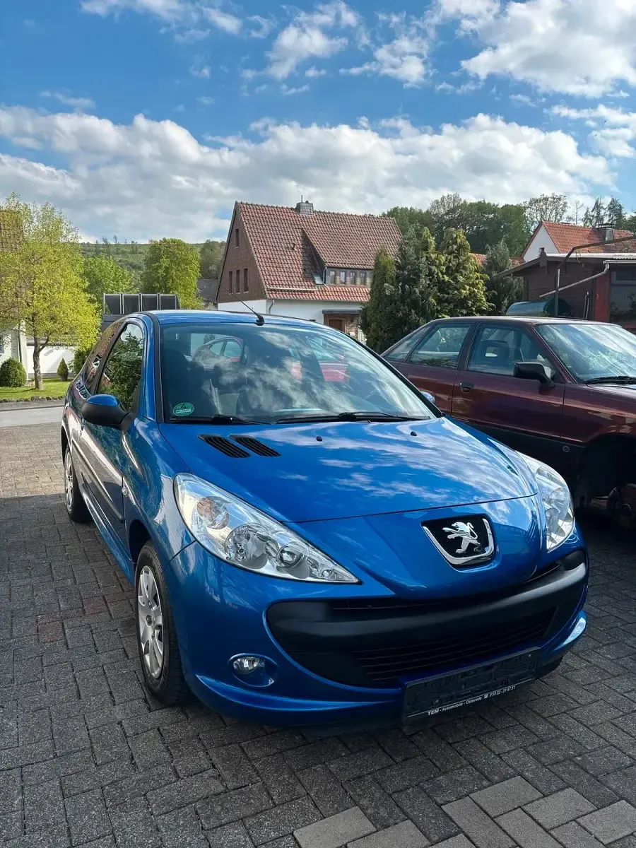 Gebraucht Peugeot 206+ 75 PS (55 kW) 2010 Blau Kleinwagen