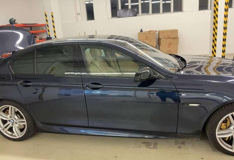 Gebraucht BMW 550 381 PS (280 kW) 2012 Imperialblau Limousine