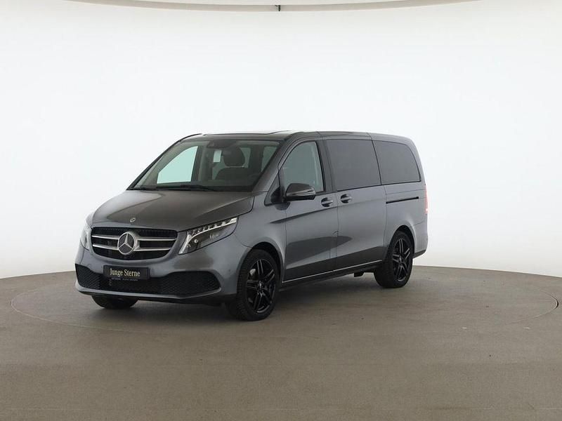Grau Gebraucht 2025 Mercedes V250 Van / Kleinbus | 63.994 € - Bild 1/4