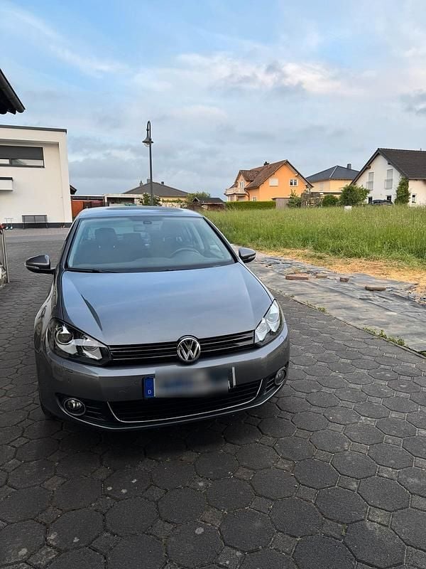 Grau Gebraucht 2012 VW Golf VI Highline Kleinwagen | 7.500 € (Fairer Preis) - Bild 1/4