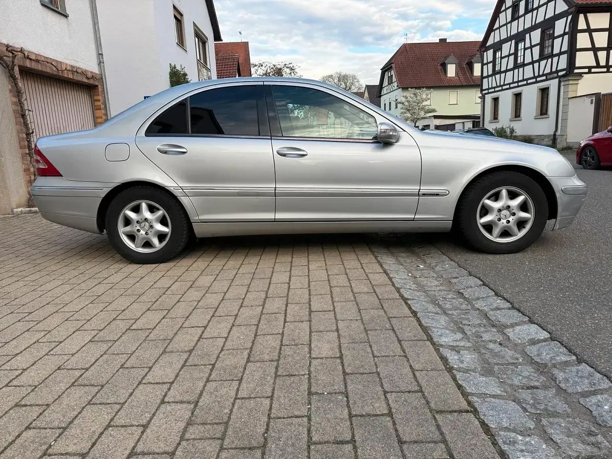 Gebraucht Mercedes C220 150 PS (110 kW) 2004 Silber Limousine