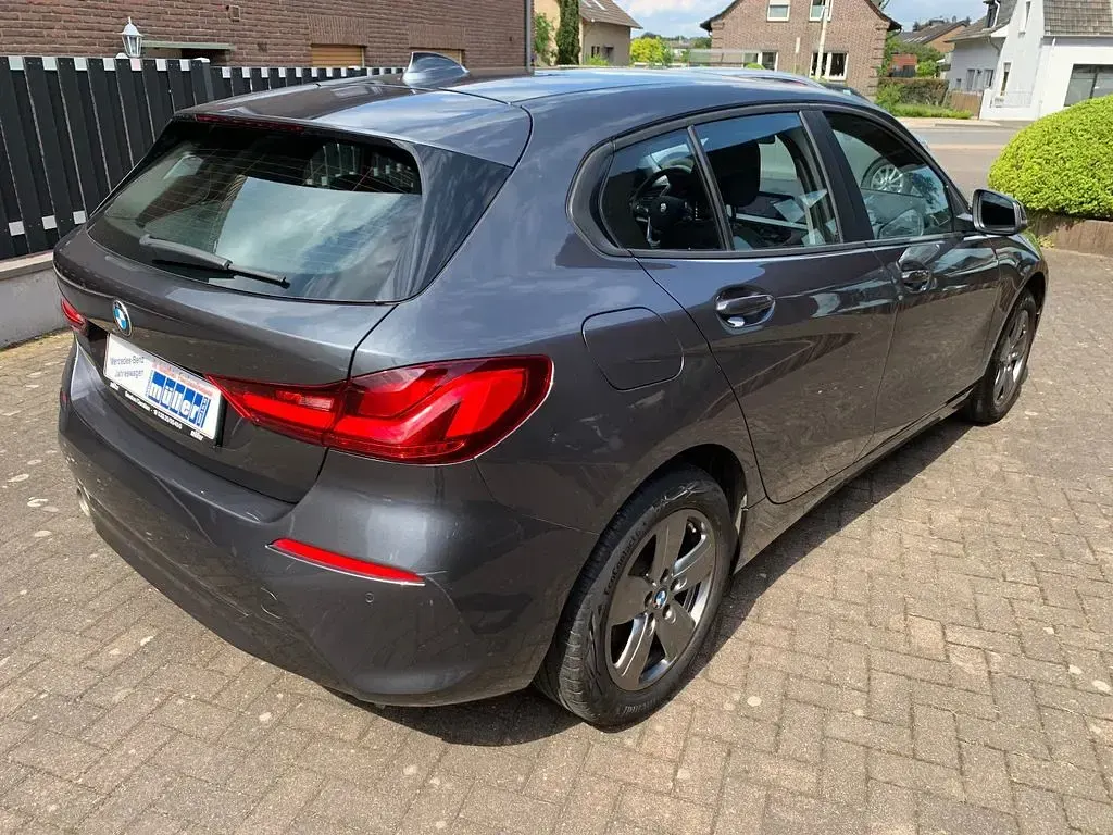 Gebraucht BMW 118 Advantage 136 PS (100 kW) 2021 Grau Limousine