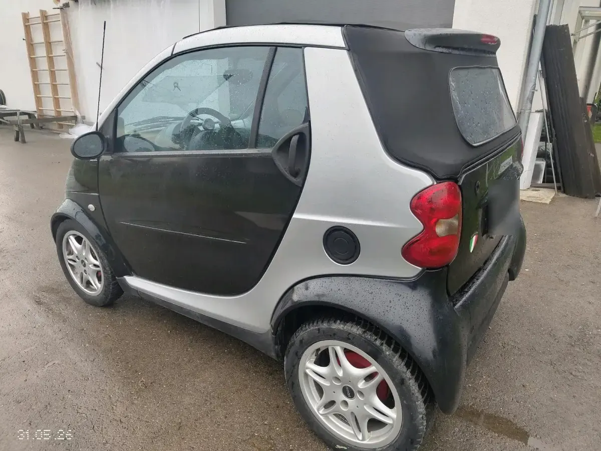 Gebraucht Smart ForTwo Cabrio 61 PS (44 kW) 2001 Schwarz Cabrio