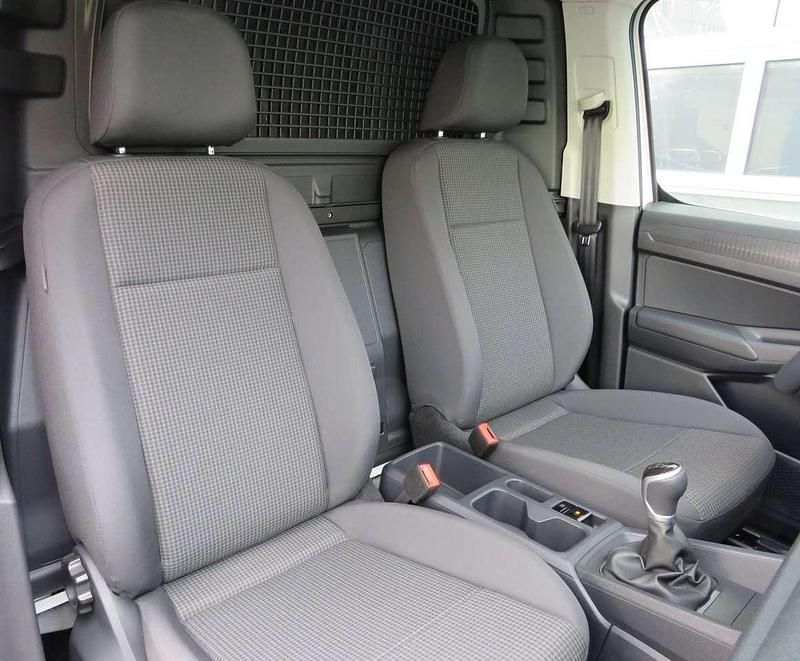 Gebraucht VW Caddy 102 PS (75 kW) 2024 Weiß Van / Kleinbus