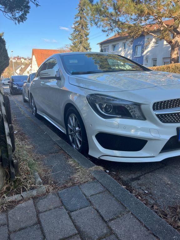 Weiß Gebraucht 2016 Mercedes CLA200 Shooting Brake Kombi | 17.000 € (Teuer) - Bild 1/4