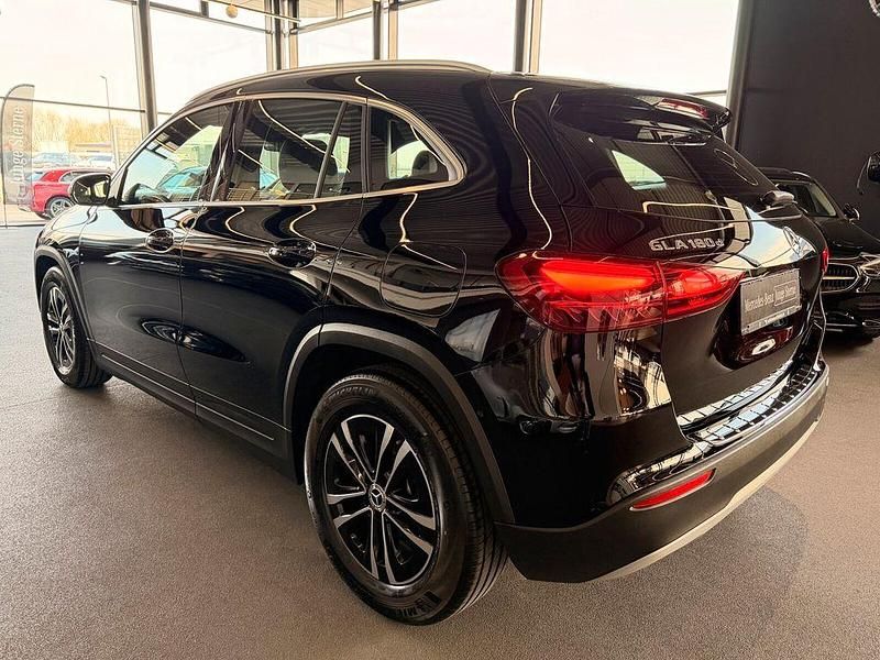 Gebraucht Mercedes GLA180 116 PS (85 kW) 2024 Unilack nachtschwarz SUV