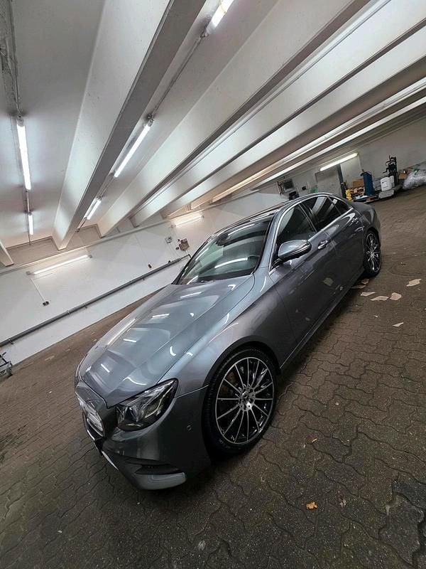 Gebraucht Mercedes E220 197 PS (144 kW) 2016 Grau Limousine