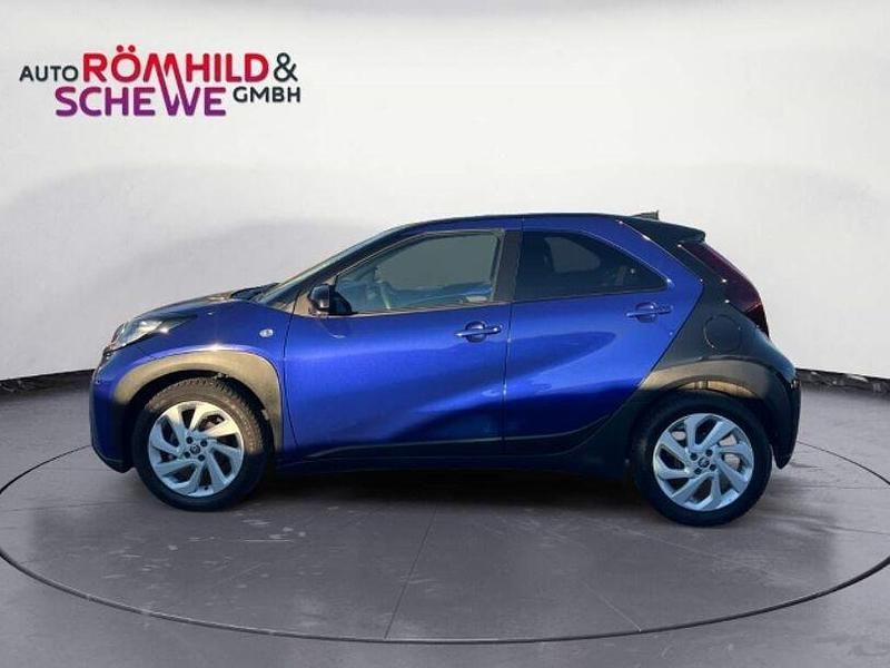 Gebraucht Toyota Aygo X Pulse 72 PS (52 kW) 2022 Juniper blue (8y8)/ black mica (209) (blau) SUV