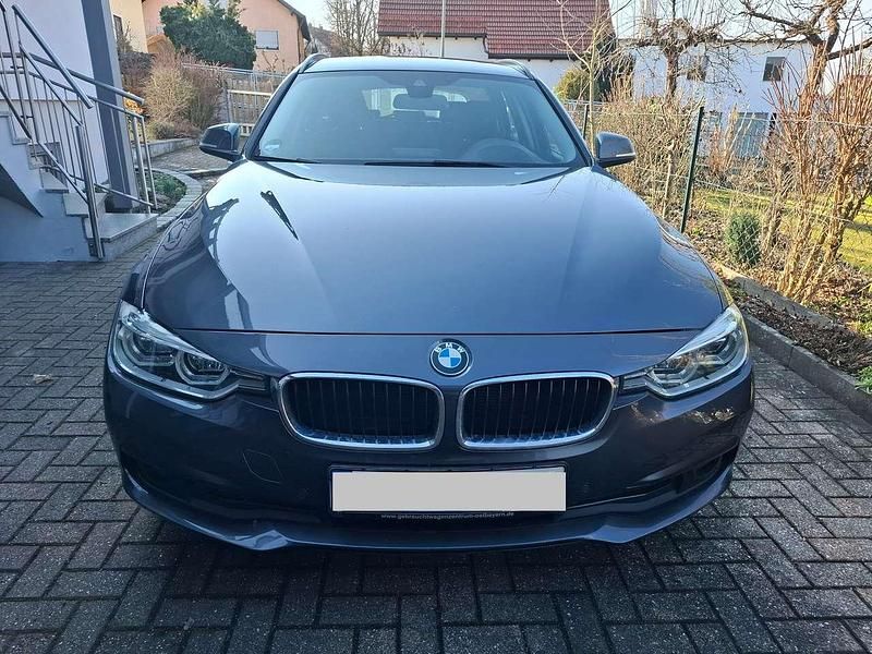 Gebraucht BMW 318 Advantage 150 PS (110 kW) 2017 Grau Kombi