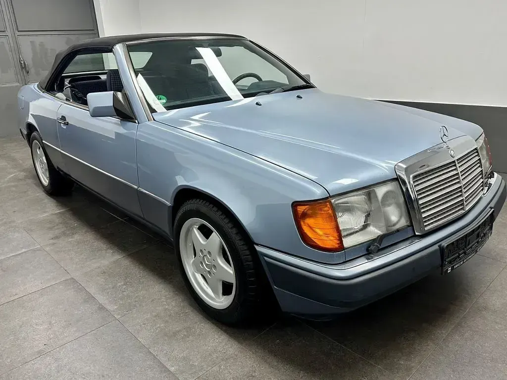 Gebraucht Mercedes E320 220 PS (161 kW) 1992 Blau Cabrio