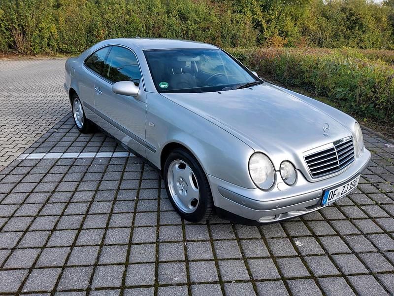 Gebraucht Mercedes CLK320 218 PS (160 kW) 1999 Silber Coupé