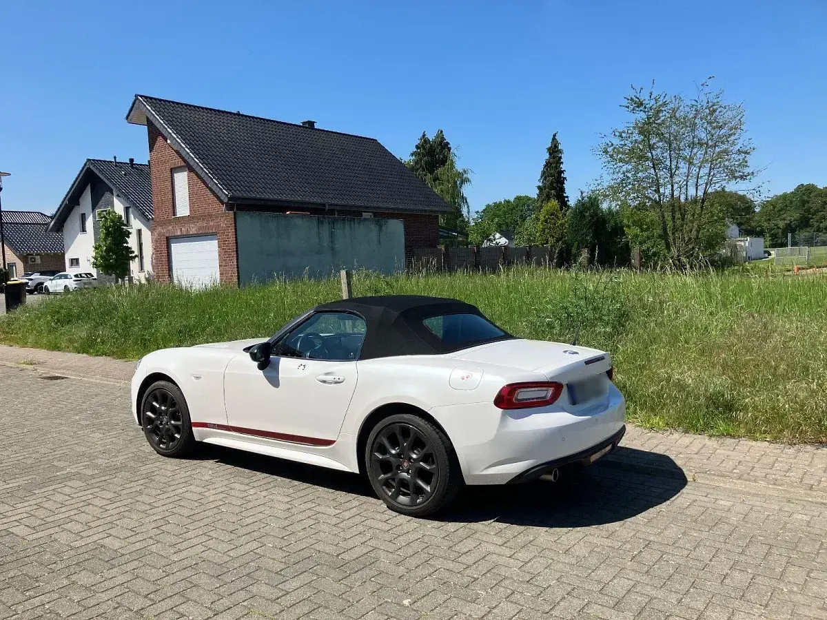Gebraucht Fiat 124 Spider Lusso 140 PS (102 kW) 2018 Weiß Cabrio