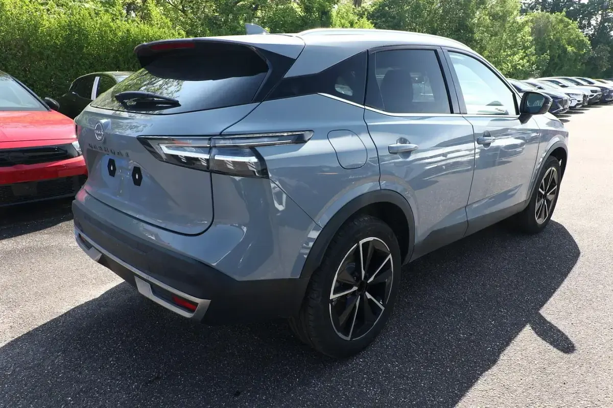 Neu Nissan Qashqai Tekna 158 PS (116 kW) 2026 Ceramic grey SUV