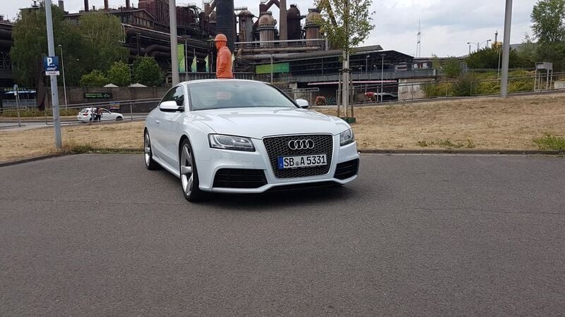 Grau Gebraucht 2011 Audi RS5 Comfort Coupé | 33.400 € (Guter Preis) - Bild 1/4