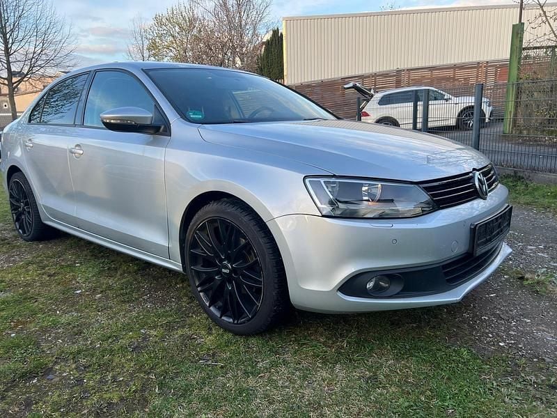 Gebraucht VW Jetta 105 PS (77 kW) 2011 Silber Limousine