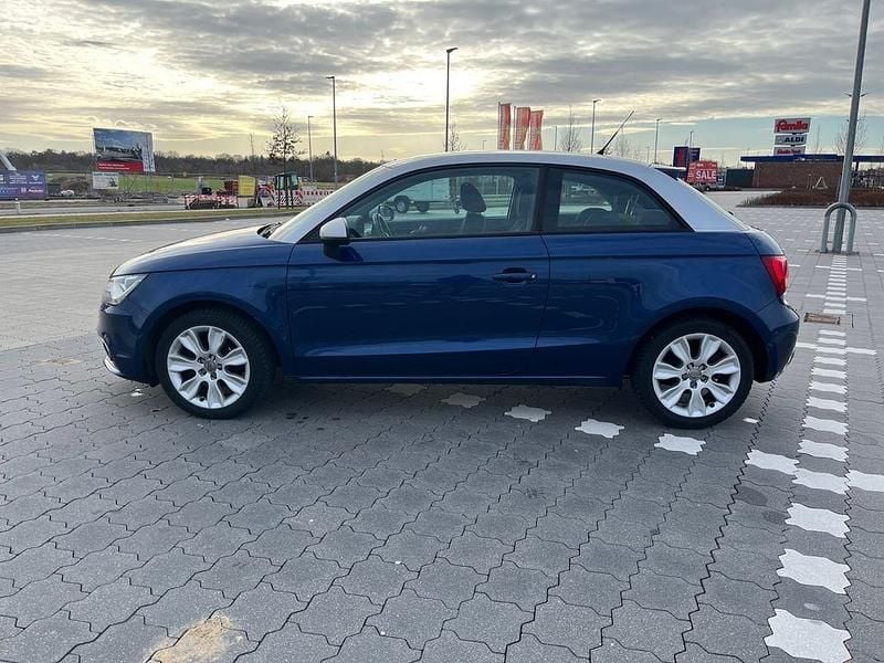Gebraucht Audi A1 Ambition 90 PS (66 kW) 2011 Blau Kleinwagen