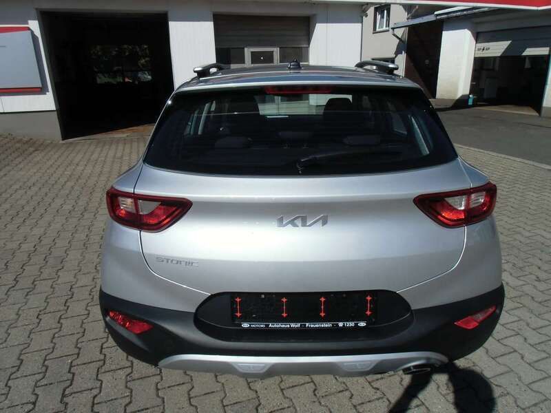 Gebraucht Kia Stonic Vision 84 PS (61 kW) 2023 Silber SUV