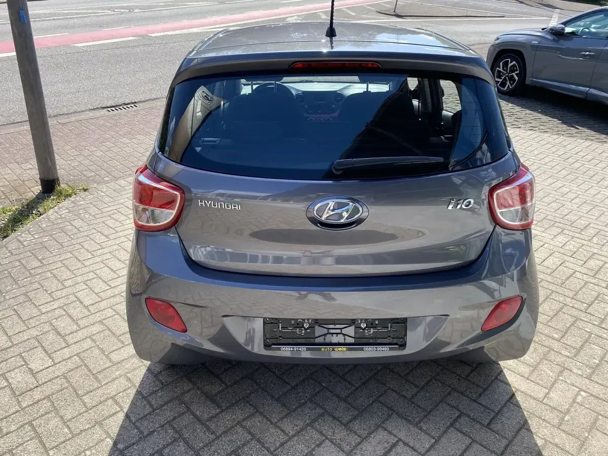 Gebraucht Hyundai i10 YES! Silver 87 PS (63 kW) 2015 Grau Kleinwagen