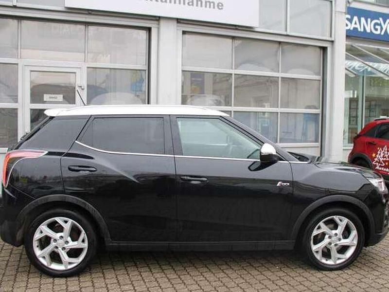 Gebraucht Ssangyong (KGM) Tivoli 163 PS (119 kW) 2022 Space black 2 tone SUV