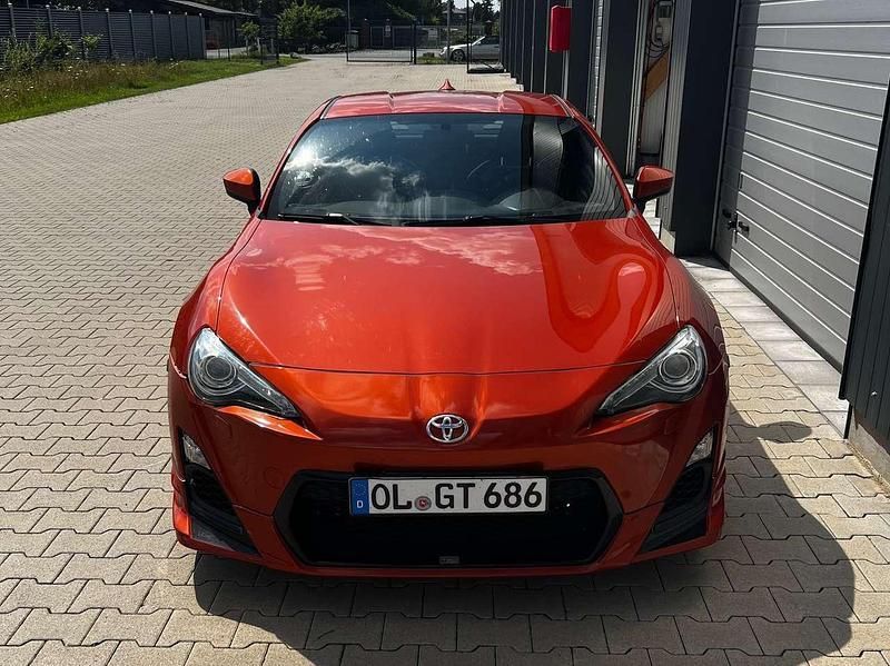 Orange Gebraucht 2012 Toyota GT86 GT Coupé | 29.500 € - Bild 1/4